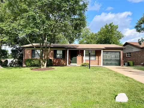 1120 Rockman Pl, Saint Louis, MO 63119