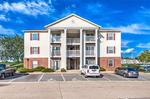 3128 Edwards Pl #101, Maryland Heights, MO 63043