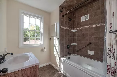 11 Highgate Rd, Olivette, MO 63132 photo 24