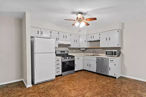 5 Laura Ct, Saint Peters, MO 63376 photo 4