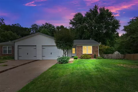 5 Laura Ct, Saint Peters, MO 63376