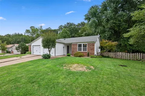 5 Laura Ct, Saint Peters, MO 63376 photo 2