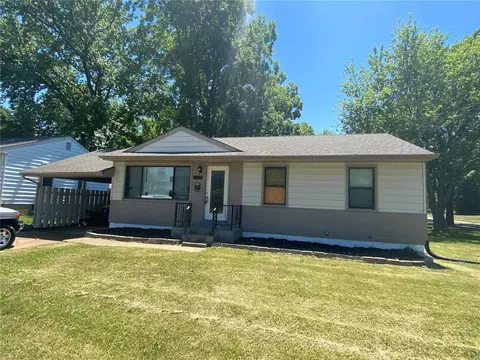 10750 Saint Cosmas Ln, Saint Ann, MO 63074