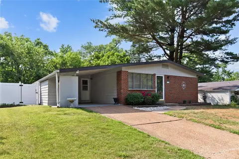 965 Preakness Ln, Florissant, MO 63033