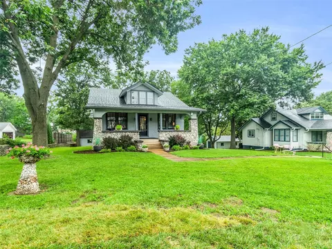 11643 Denny Rd, Sunset Hills, MO 63126