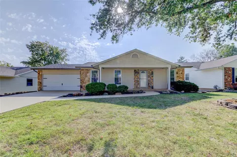 714 Greenridge Ln, Saint Peters, MO 63376