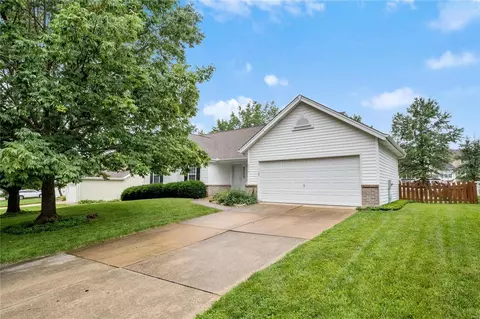 876 Home Park Dr, Saint Peters, MO 63376