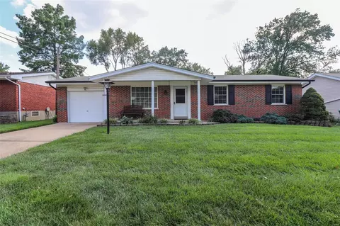 606 Claypool Dr, Saint Louis, MO 63125