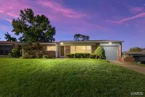 7959 Glenside Pl, University City, MO 63130