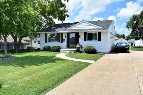 819 Union Rd, Saint Louis, MO 63123