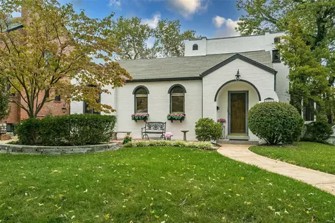 7339 Northmoor Dr, Saint Louis, MO 63105