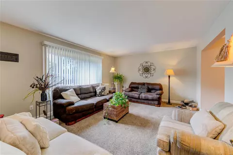 2808 Olde Gloucester Dr, Saint Charles, MO 63301 photo 2