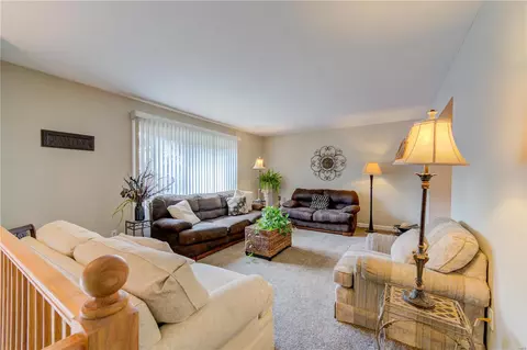 2808 Olde Gloucester Dr, Saint Charles, MO 63301 photo 3