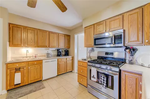 2808 Olde Gloucester Dr, Saint Charles, MO 63301 photo 6