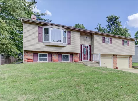 2808 Olde Gloucester Dr, Saint Charles, MO 63301
