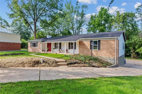 5 Otterburn Ct, Florissant, MO 63033