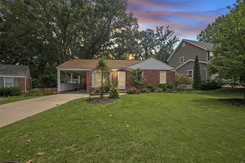 31 Chestnut Hill Ln, Saint Louis, MO 63119