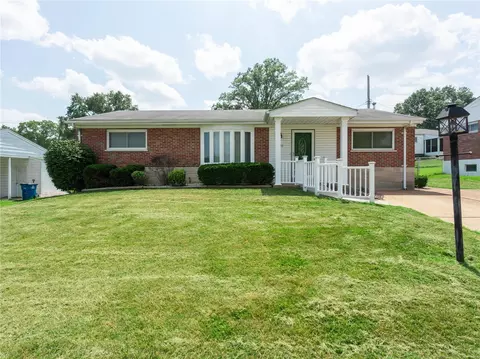 4332 Kay Ln, Saint Louis, MO 63123