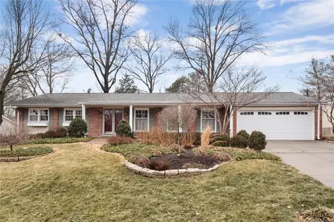 723 Aramis Dr, Creve Coeur, MO 63141