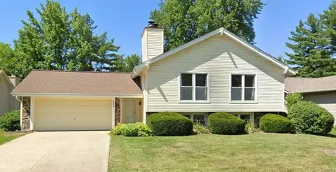 809 Briarwood Ct, Lake Saint Louis, MO 63367