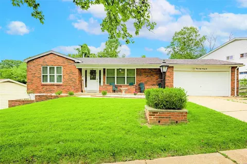 12826 Fox Hollow Ct, Florissant, MO 63033