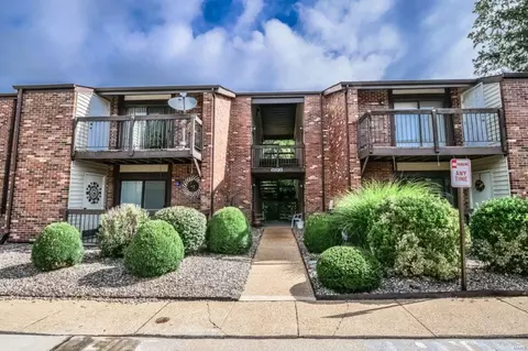 6816 Cottage Grove Ln #A, Saint Louis, MO 63129