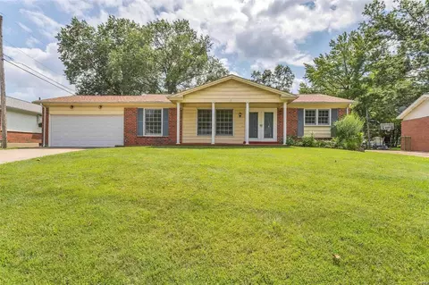 2240 Kent Dr, Florissant, MO 63033