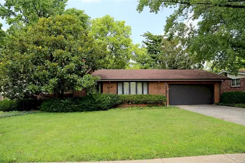 413 S Duchesne Dr, Saint Charles, MO 63301