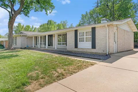 420 Monticello Dr, Ballwin, MO 63011 photo 2