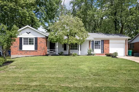 2105 Canterbury Dr, Florissant, MO 63033