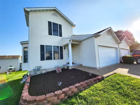 1080 Chesterfield Dr, Wentzville, MO 63385