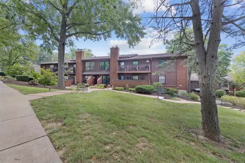 1902 Meadowtree Ln #2, Saint Louis, MO 63122