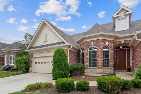 720 Clayton Corners Dr, Ballwin, MO 63011