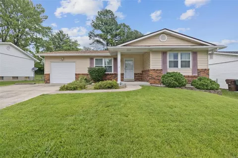 28 Edgemont Rd, Saint Peters, MO 63376