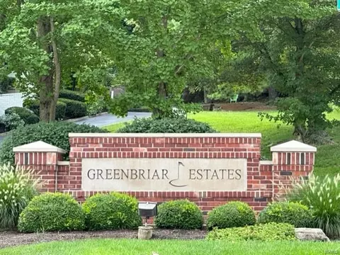 316 Greenbriar Estates Dr, Saint Louis, MO 63122