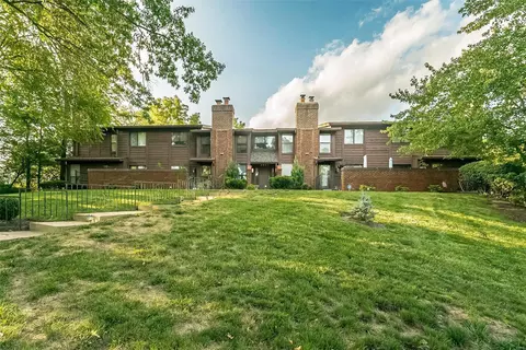 2037 Trailcrest Ln #8, Saint Louis, MO 63122