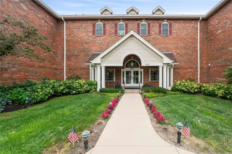 561 Sarah Ln #206, Saint Louis, MO 63141