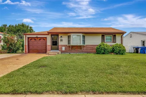 715 Florland Dr, Florissant, MO 63031