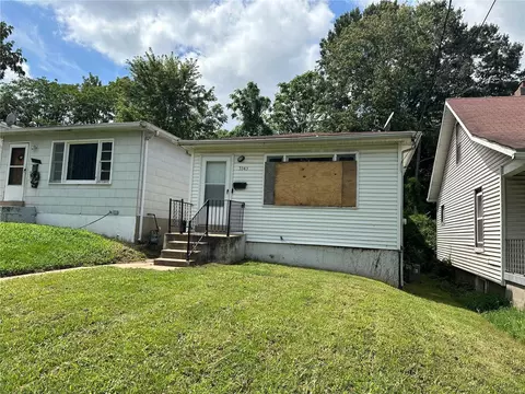 5545 Hamilton Ave, Saint Louis, MO 63136