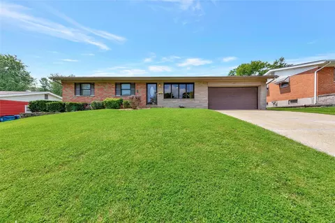 2525 Charann St, Saint Charles, MO 63301