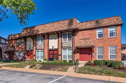 11743 Villa Dorado Dr, Saint Louis, MO 63146