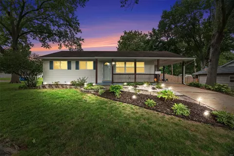 7203 Brebouef Ln, Hazelwood, MO 63042