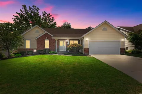 218 Foxtail Dr, Saint Charles, MO 63303