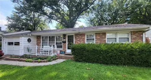 825 S Lafayette St, Florissant, MO 63031