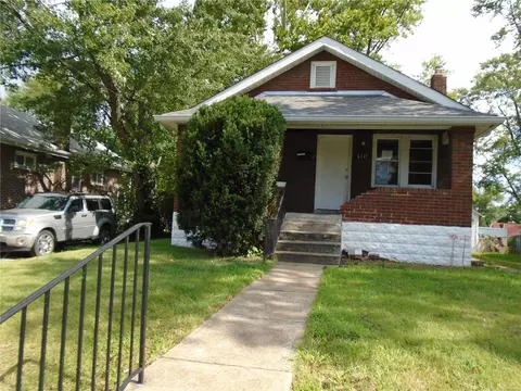 6737 Wynhill Dr, Saint Louis, MO 63133