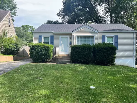 712 Denton Ct, Saint Louis, MO 63126