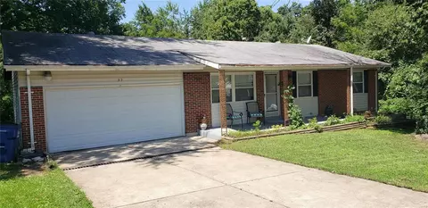 35 Sunnyside Dr, Saint Peters, MO 63376