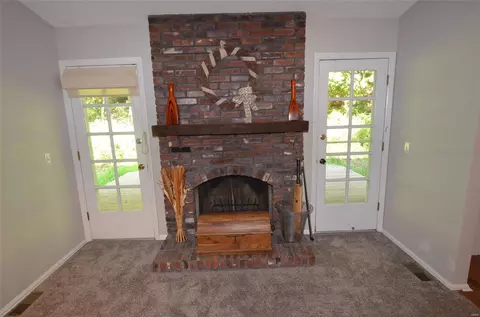 1018 Treetop Trl, Manchester, MO 63021 photo 4