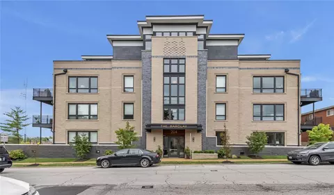 204 S Clay Ave #102, Saint Louis, MO 63122