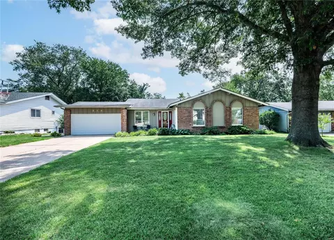 518 Marie Ln, Manchester, MO 63011